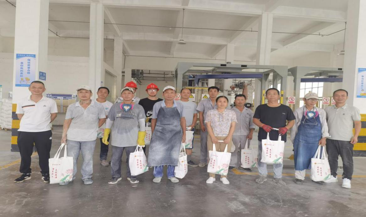 縣總工會到我司開展“關愛職工、夏送清涼”活動
